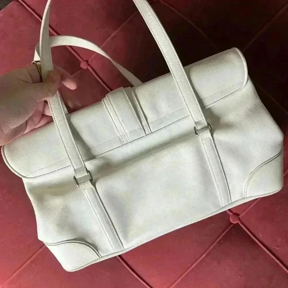 Beautiful Coach Hamptons White Leather Purse - Excellent Condition - Picture 14 of 15